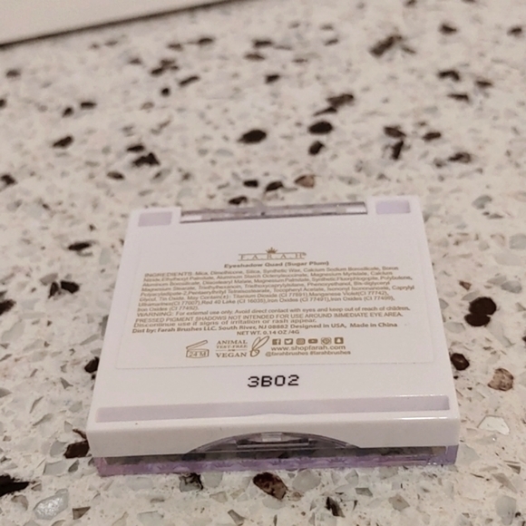 $10 or 5/$25 FARAH Cosmetics, Quad Eyeshadow Palette in Sugar Plum - Picture 4 of 4